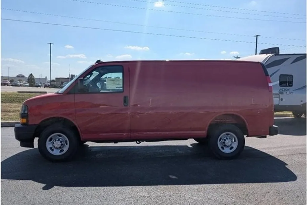 2025 Chevrolet Express Cargo 2500 photo 1