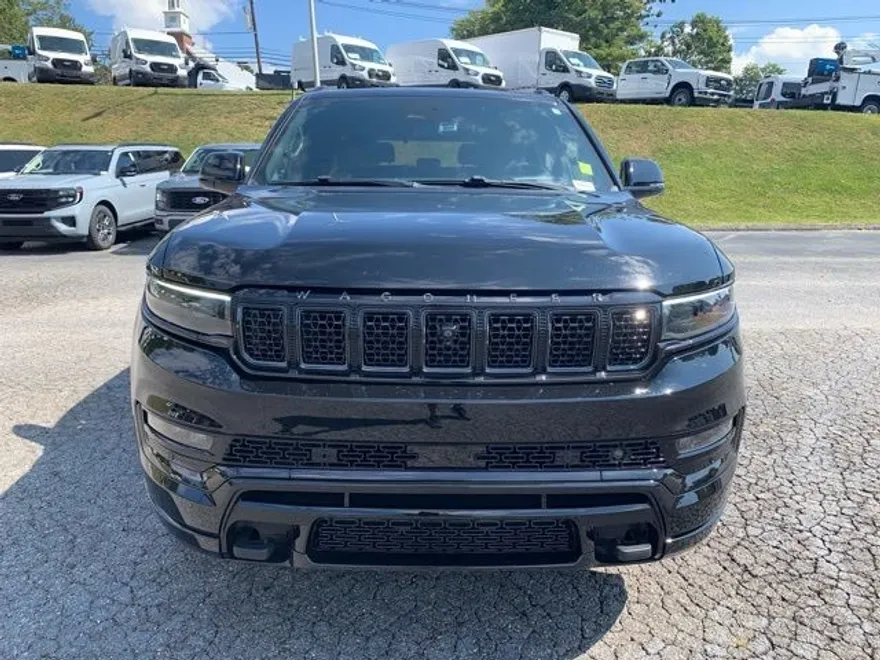 2023 Jeep Grand Wagoneer III photo 1