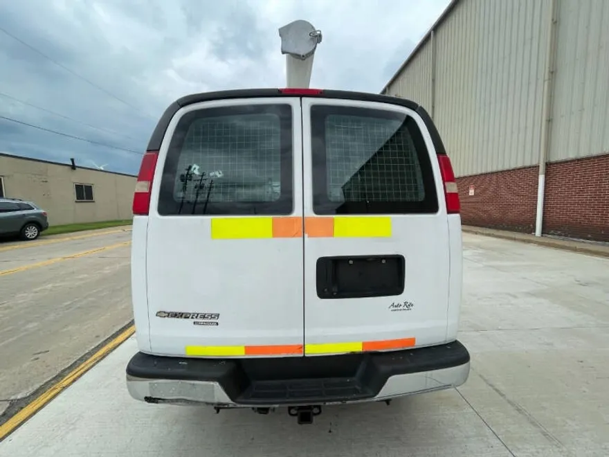 2015 Chevrolet Express 2500 Cargo Van photo 1