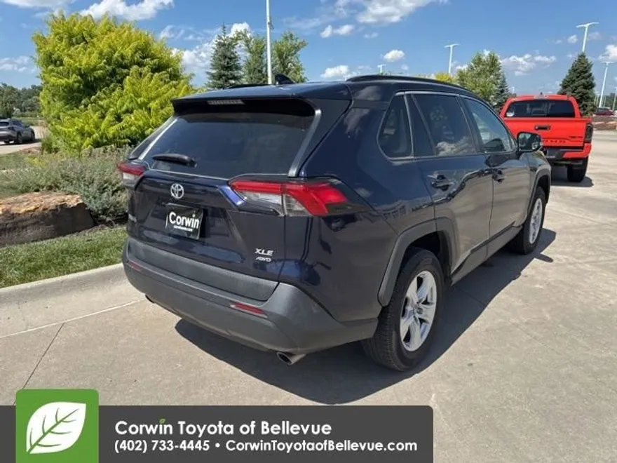 2019 Toyota RAV4 XLE photo 1