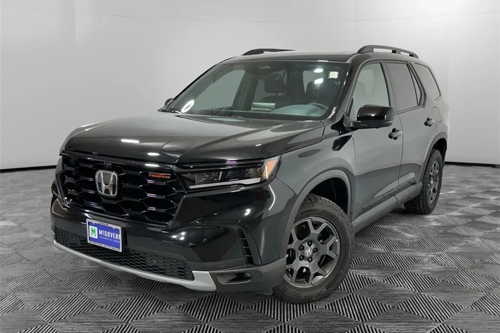 2025 Honda Pilot TrailSport photo 1
