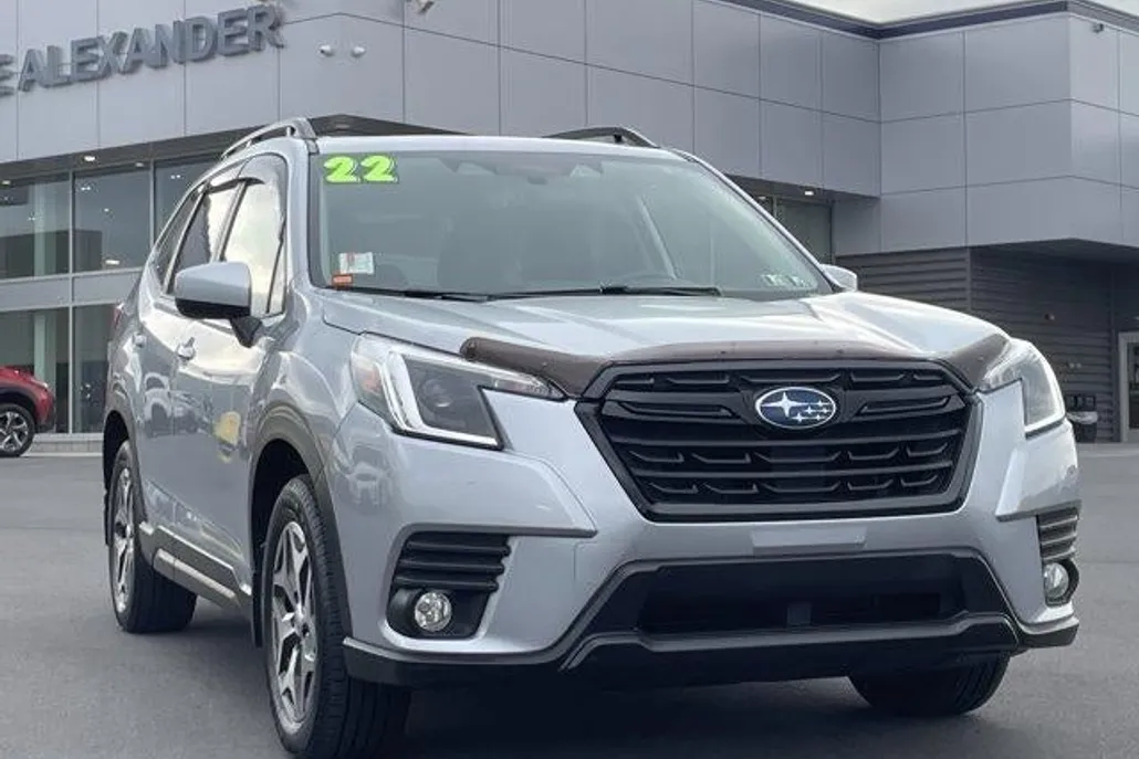 2022 Subaru Forester Premium photo 1