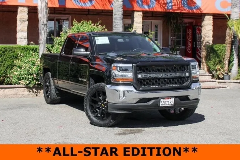 2017 Chevrolet Silverado 1500 LT photo 1