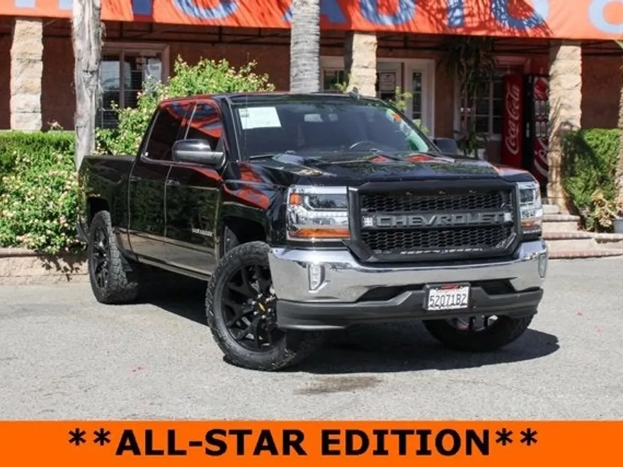 2017 Chevrolet Silverado 1500 LT photo 1