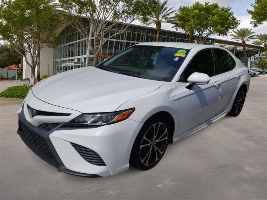 2018 Toyota Camry L photo 1