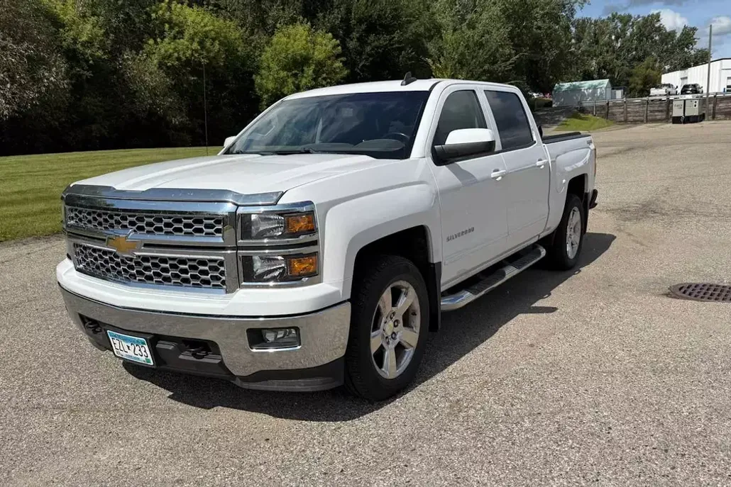2015 Chevrolet Silverado 1500 LT photo 1