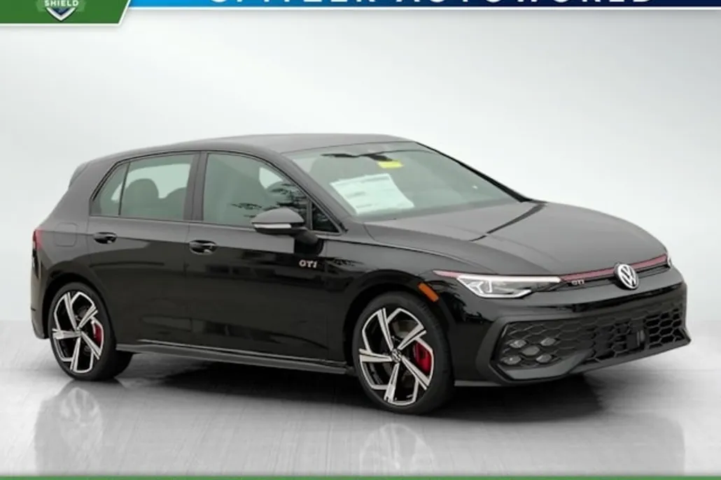 2025 Volkswagen Golf GTI SE photo 1