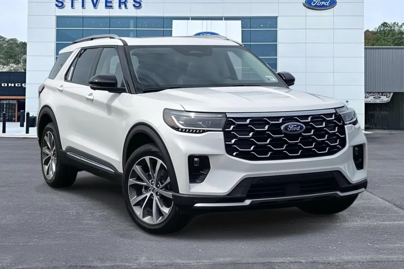 2025 Ford Explorer Platinum photo 1