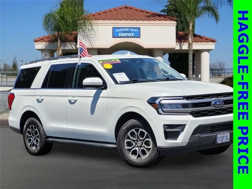 2023 Ford Expedition XLT photo 1