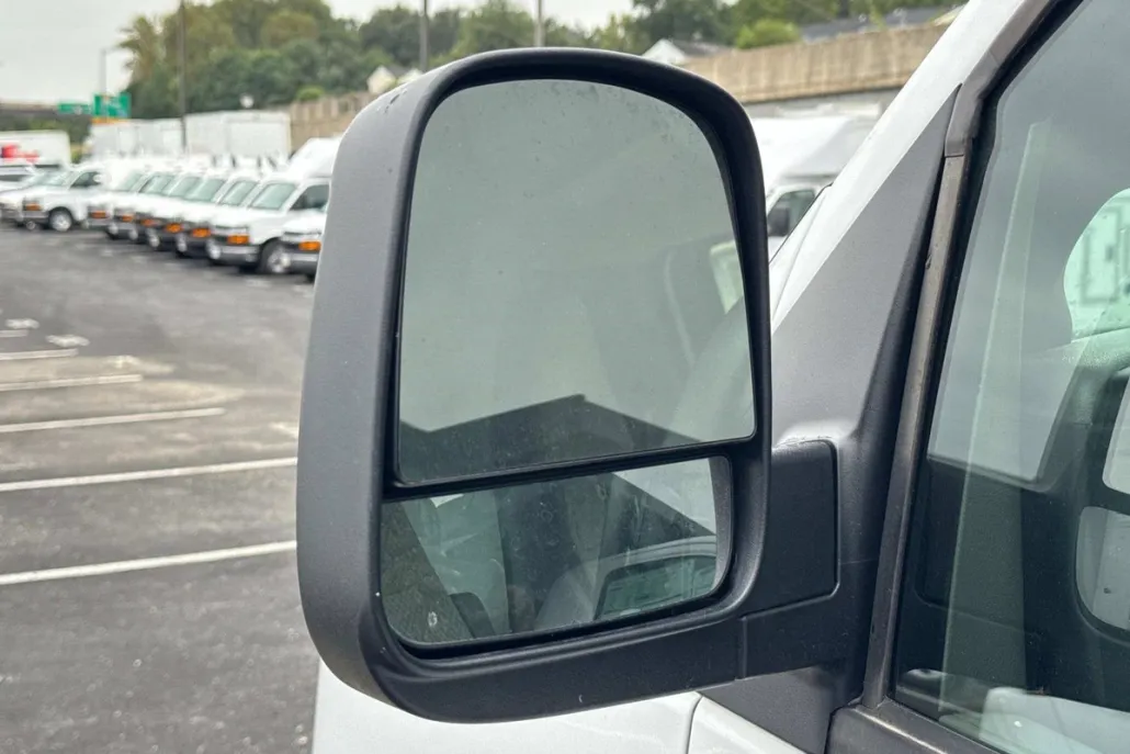 2025 Chevrolet Express Cutaway 3500 photo 1