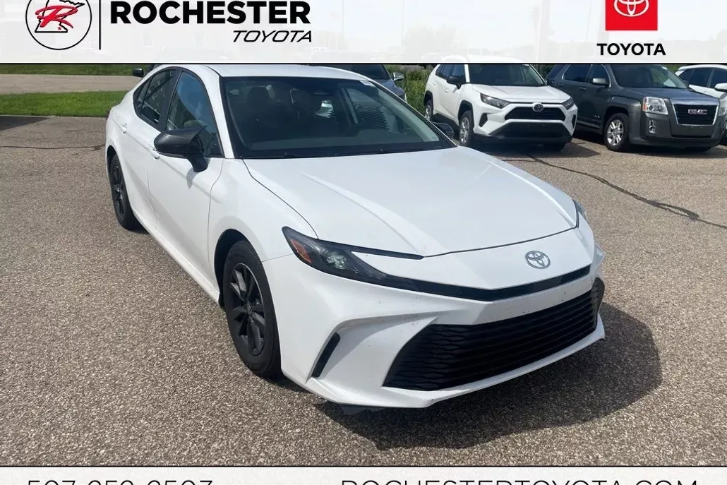 2025 Toyota Camry LE photo 1