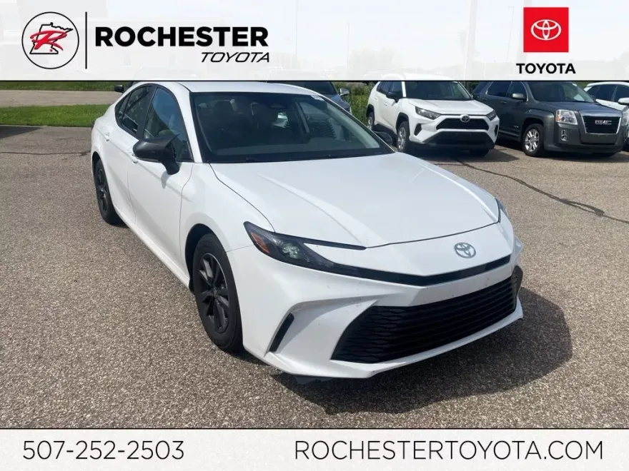 2025 Toyota Camry LE photo 1