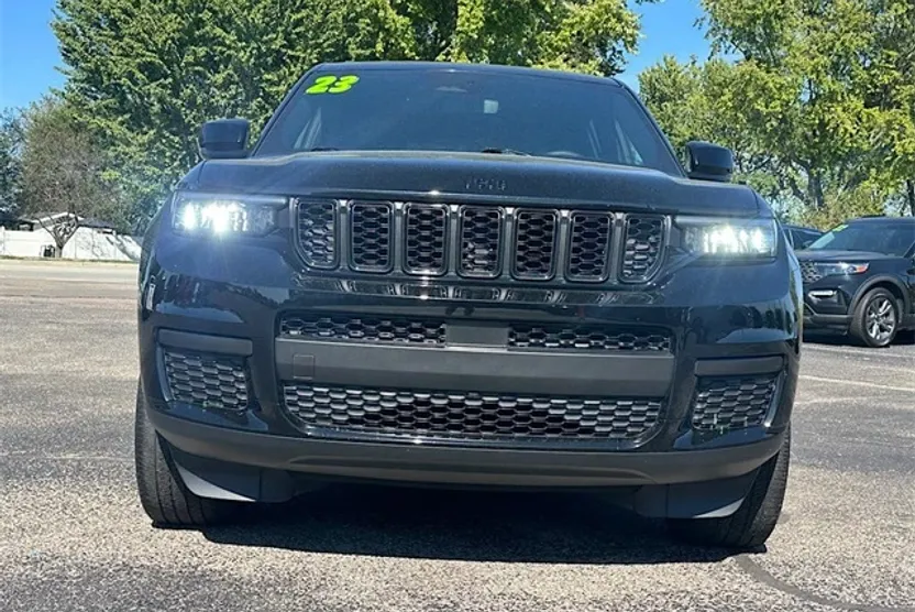 2023 Jeep Grand Cherokee Altitude photo 1