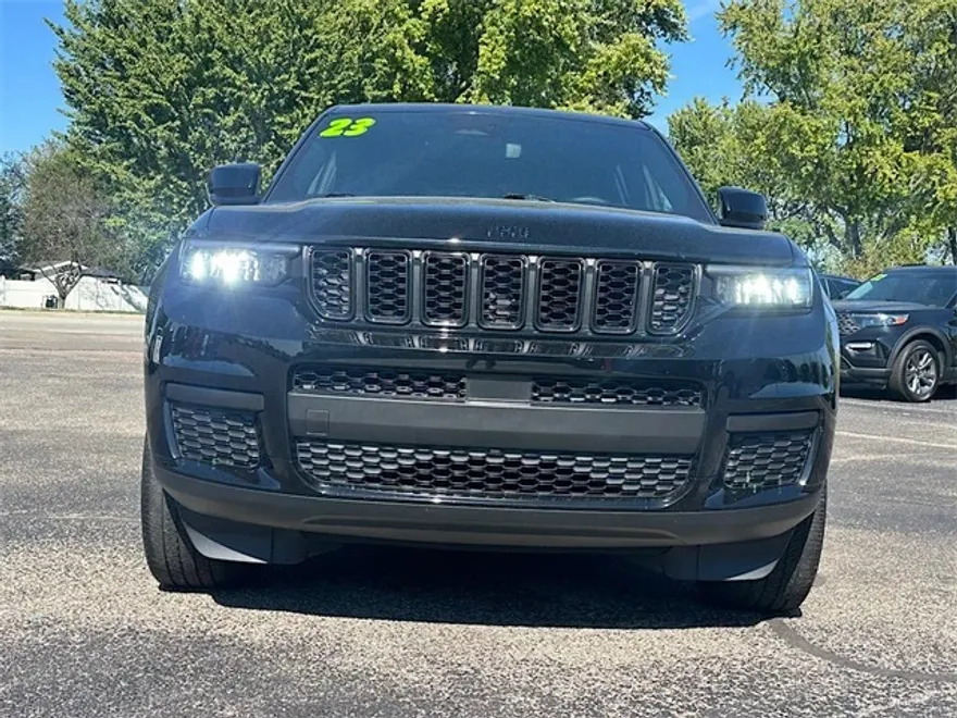 2023 Jeep Grand Cherokee Altitude photo 1