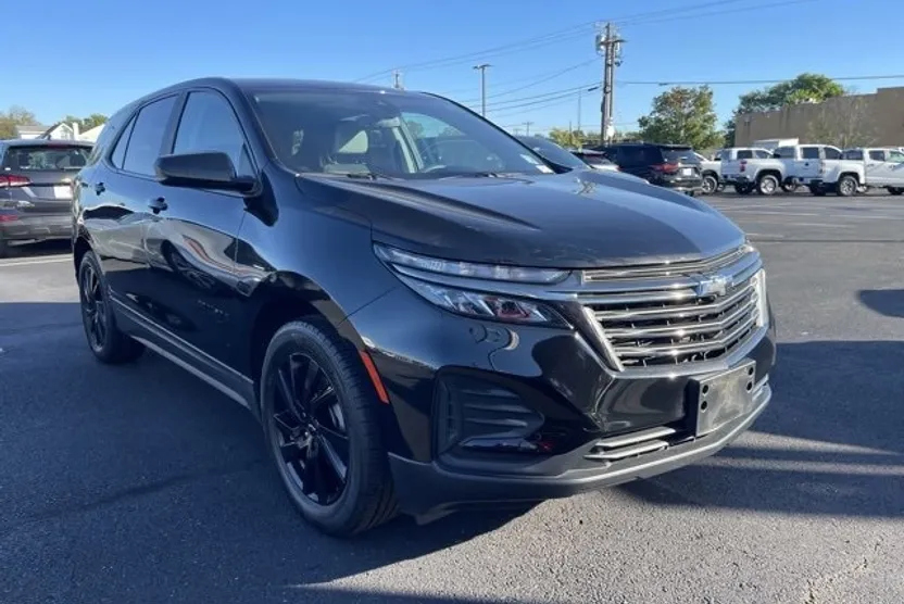 2023 Chevrolet Equinox LS photo 1