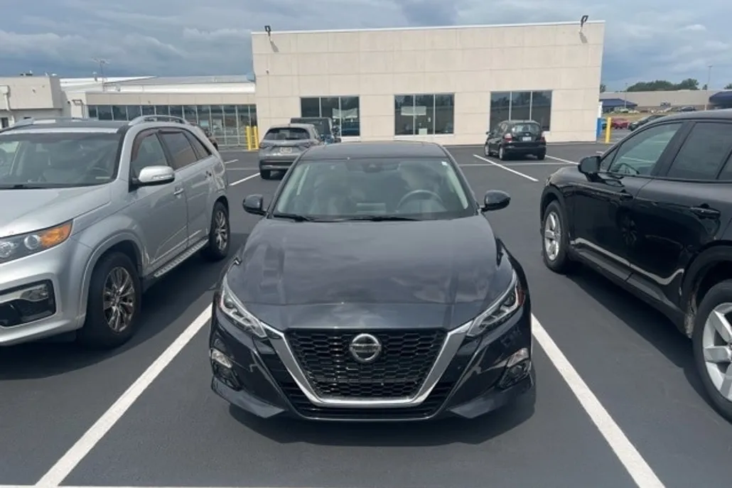 2021 Nissan Altima 2.5 SL photo 1