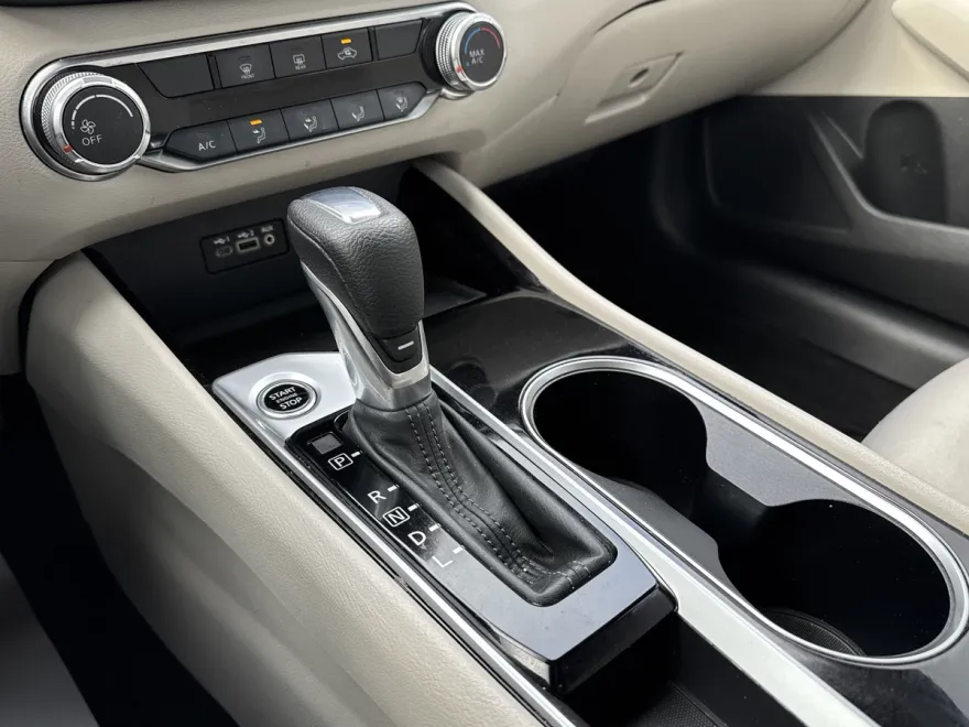 2021 Nissan Altima 2.5 SV photo 1