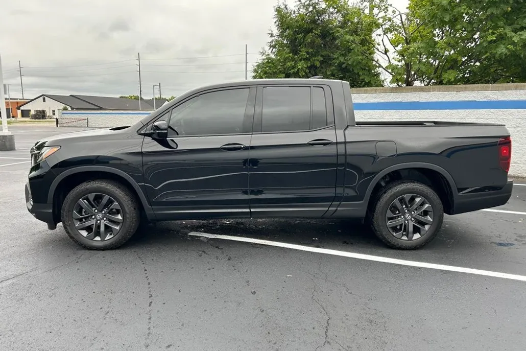 2023 Honda Ridgeline Sport photo 1
