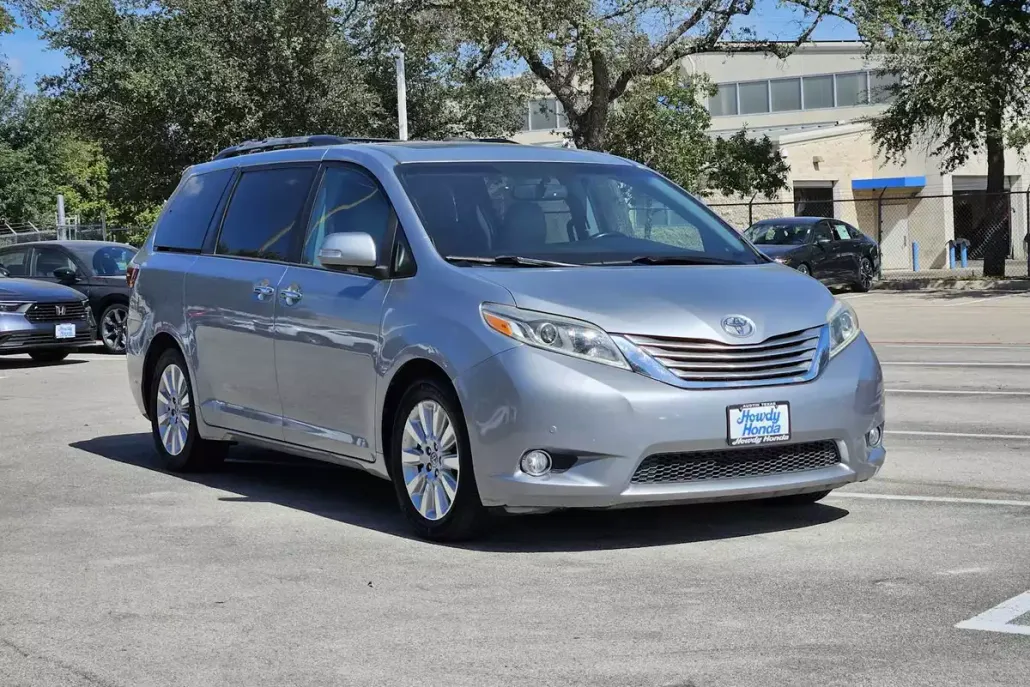 2015 Toyota Sienna Limited photo 1