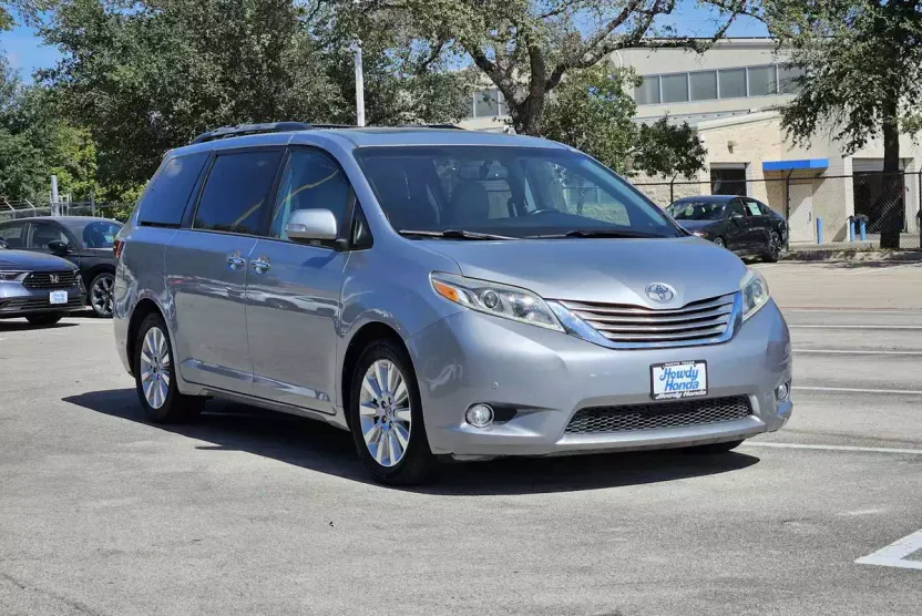 2015 Toyota Sienna Limited photo 1
