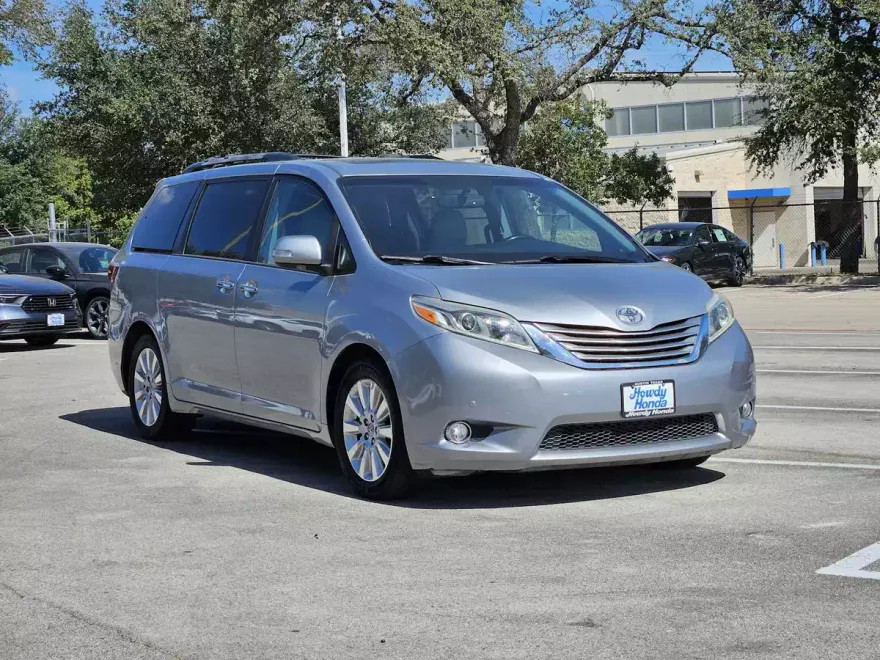 2015 Toyota Sienna Limited photo 1