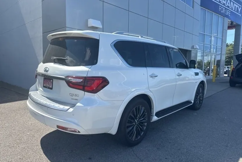2020 Infiniti QX80 Luxe photo 1