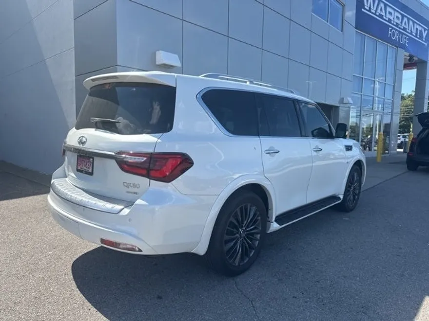 2020 Infiniti QX80 Luxe photo 1