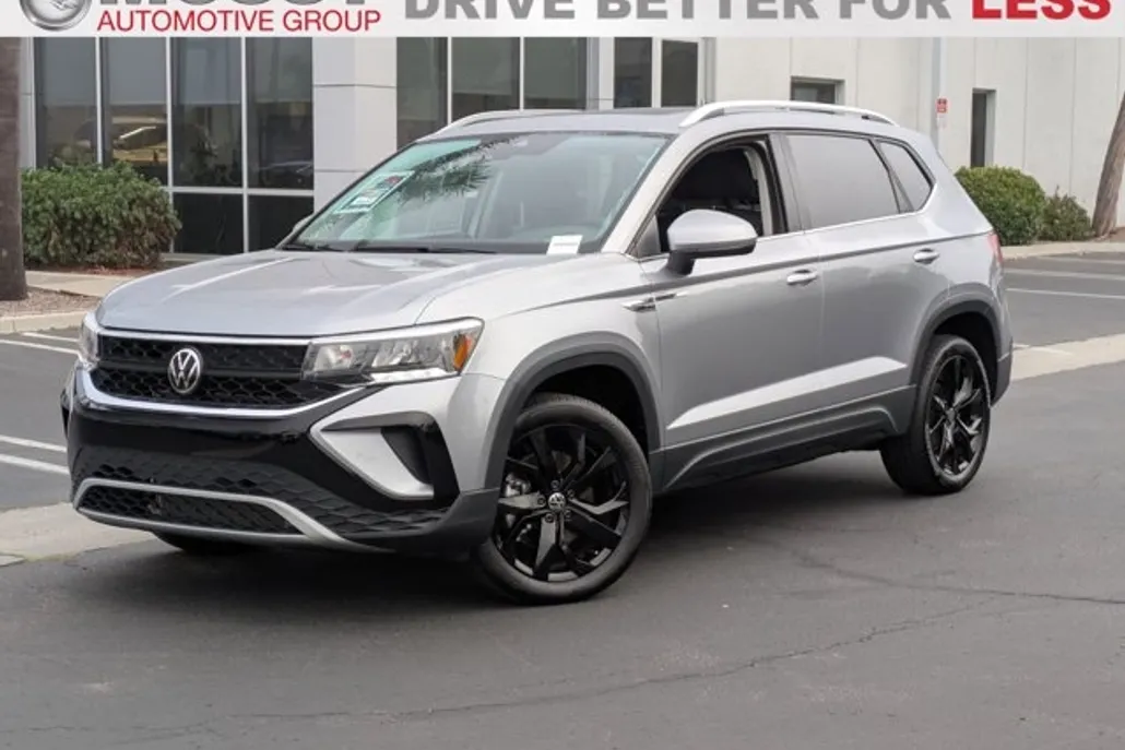 2024 Volkswagen Taos SE photo 1