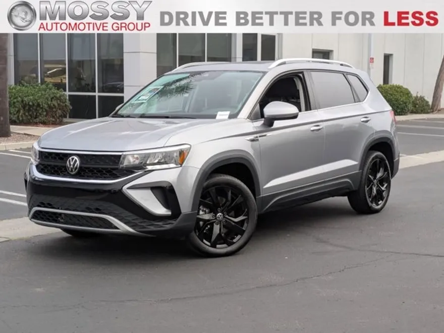 2024 Volkswagen Taos SE photo 1