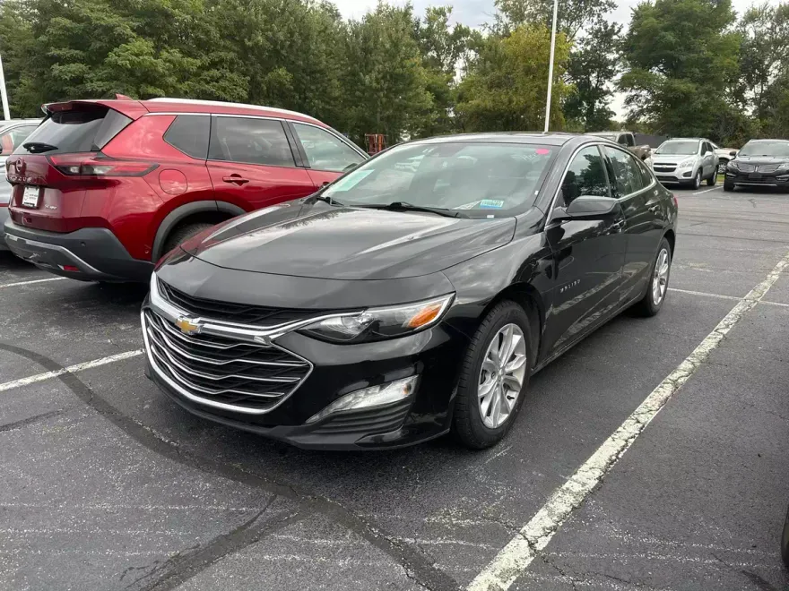 2024 Chevrolet Malibu 1LT photo 1