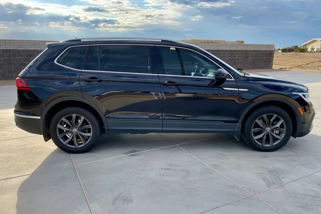 2022 Volkswagen Tiguan SE photo 1