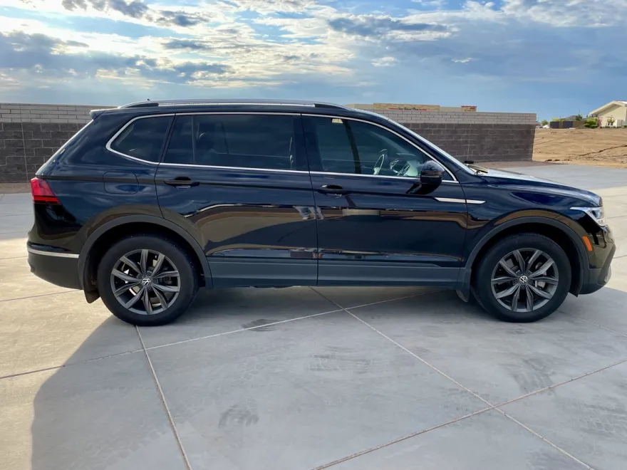 2022 Volkswagen Tiguan SE photo 1
