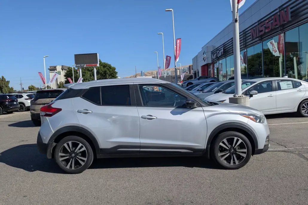 2018 Nissan Kicks SR photo 1