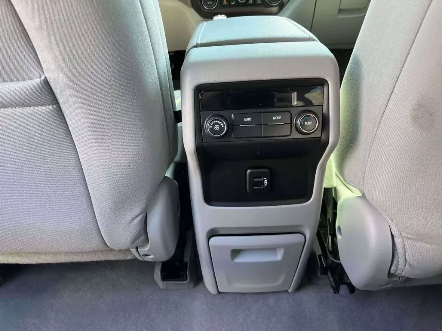 2017 Gmc Acadia SLE photo 1
