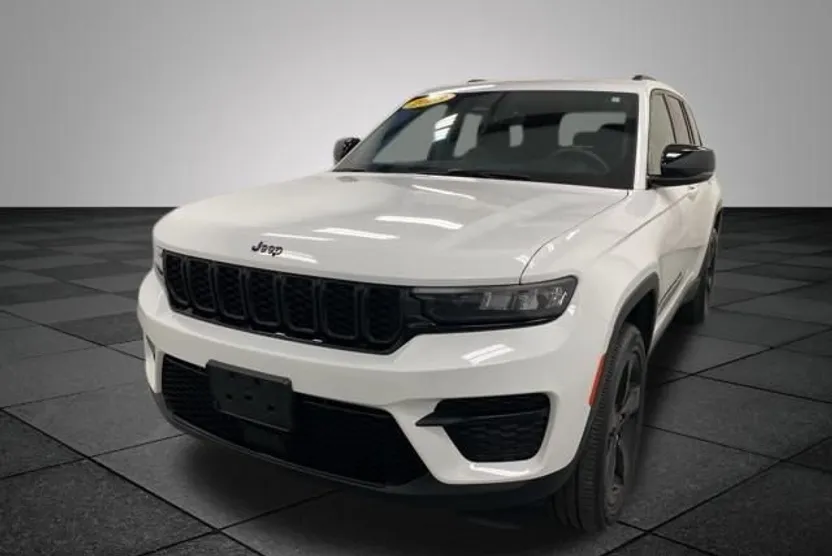 2023 Jeep Grand Cherokee Altitude photo 1