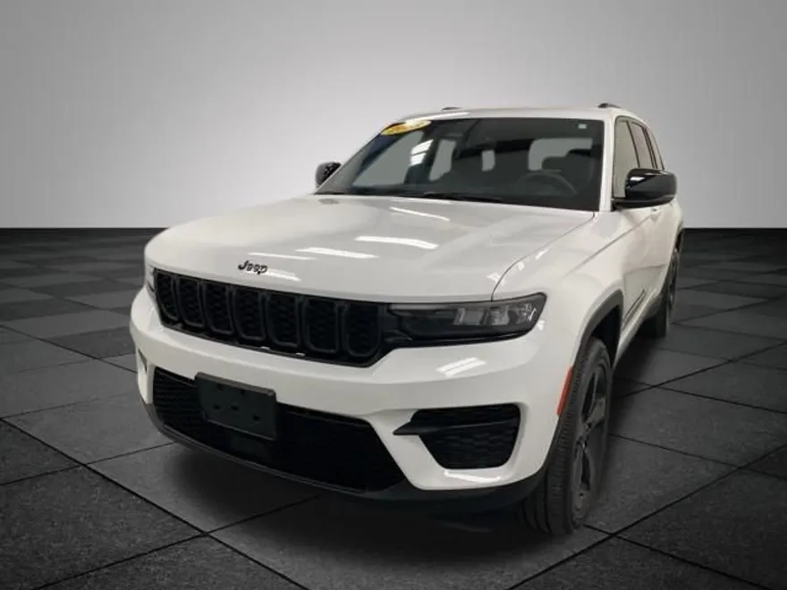 2023 Jeep Grand Cherokee Altitude photo 1