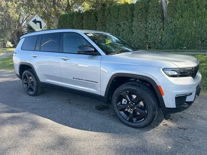 2025 Jeep Grand Cherokee L photo 1