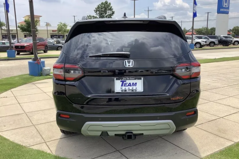 2025 Honda Pilot TrailSport photo 1
