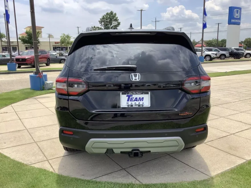 2025 Honda Pilot TrailSport photo 1