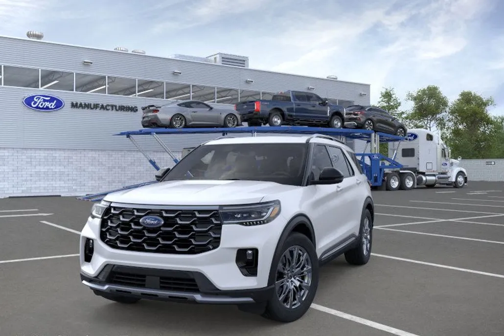 2025 Ford Explorer Platinum photo 1