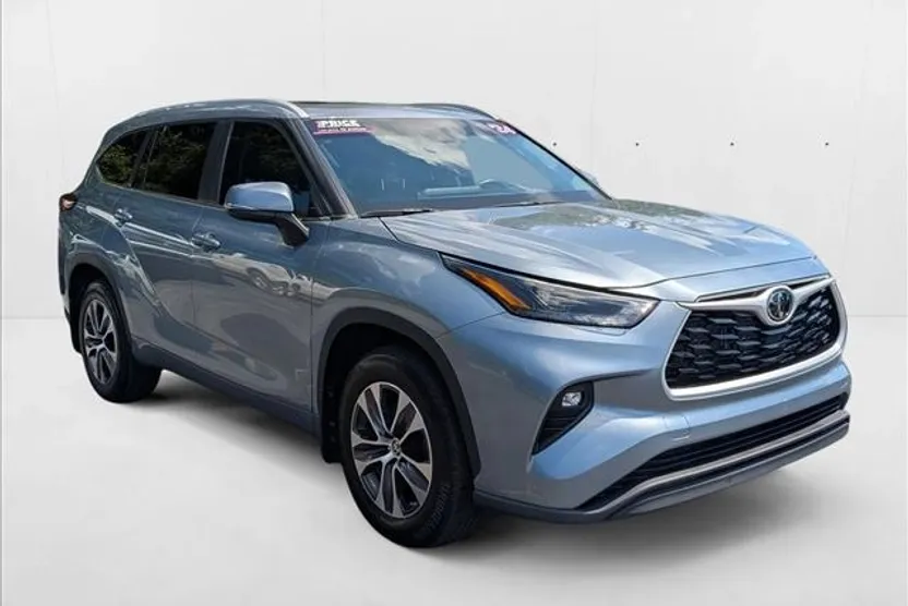 2024 Toyota Highlander XLE photo 1