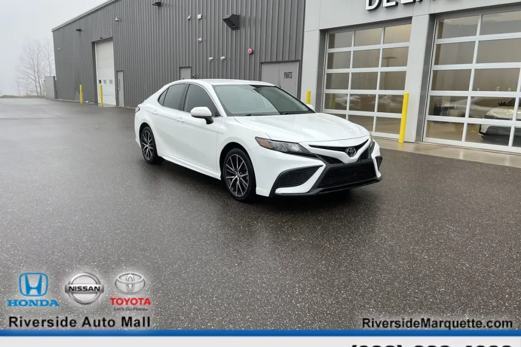 2021 Toyota Camry SE photo 1