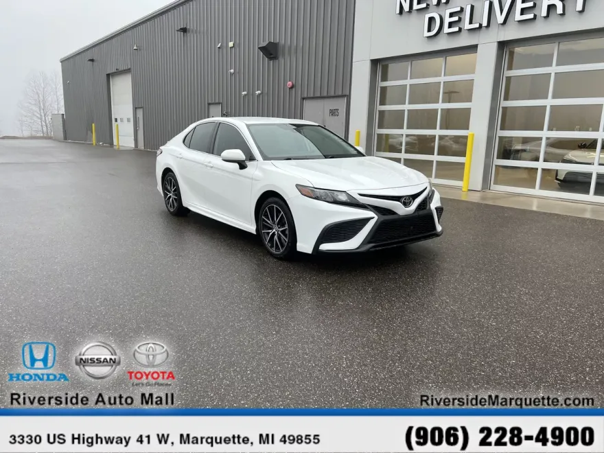 2021 Toyota Camry SE photo 1