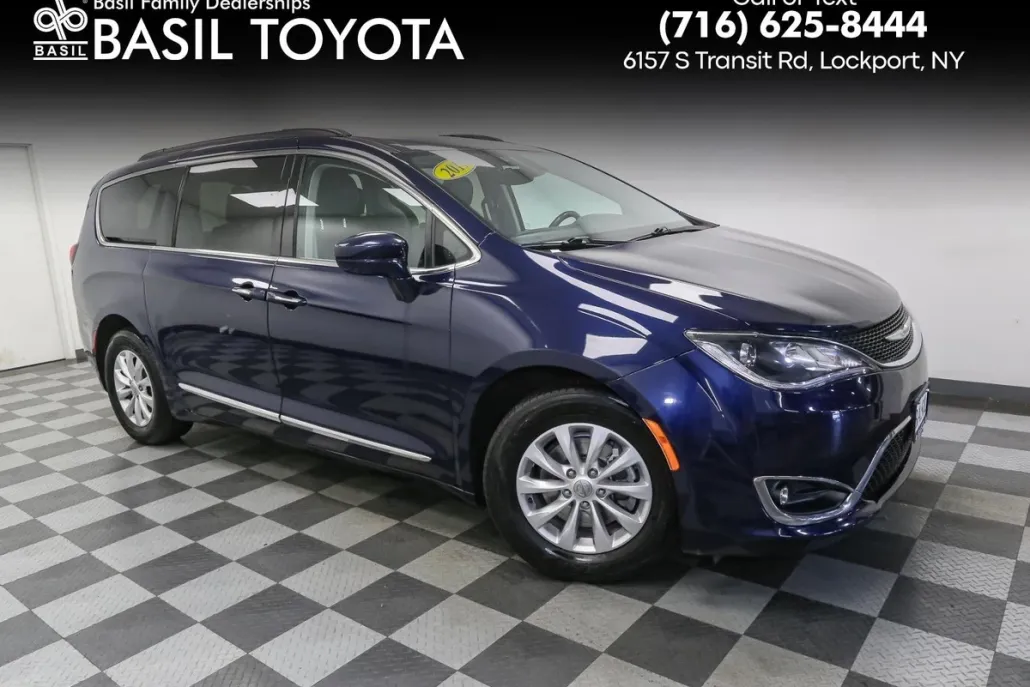2017 Chrysler Pacifica Touring L photo 1