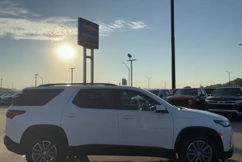 2023 Chevrolet Traverse Leather photo 1