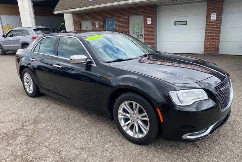 2016 Chrysler 300 C photo 1