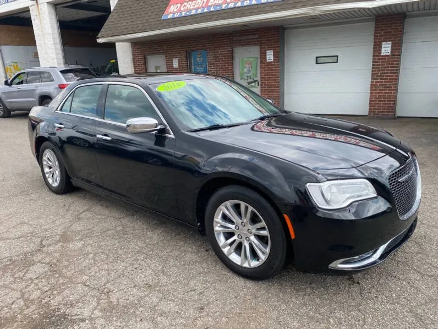 2016 Chrysler 300 C photo 1
