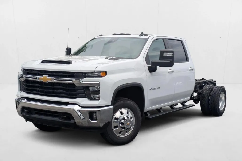 2025 Chevrolet Silverado 3500HD LT photo 1