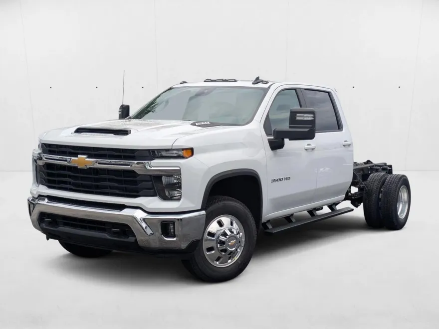 2025 Chevrolet Silverado 3500HD LT photo 1