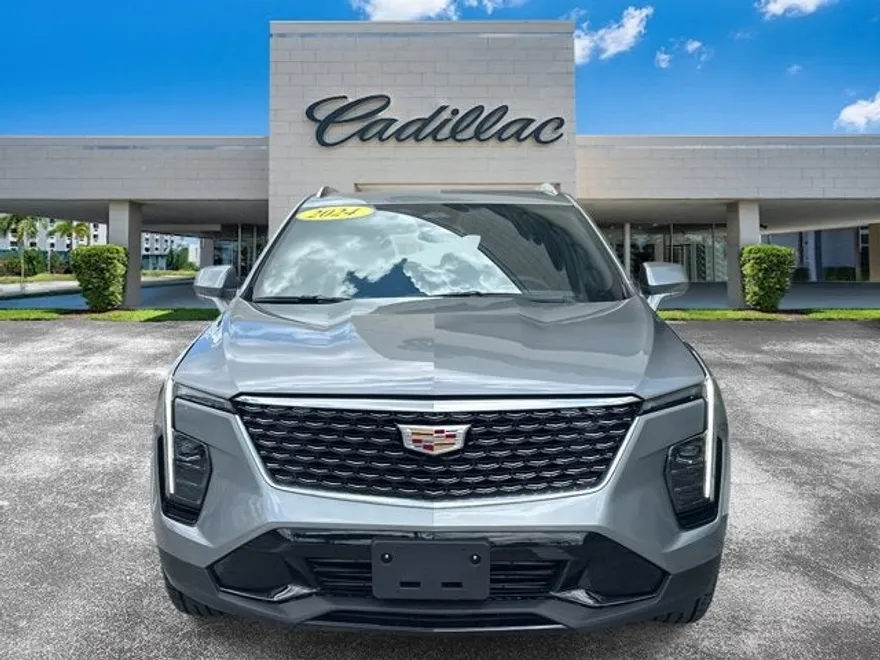 2024 Cadillac XT4 Premium Luxury photo 1
